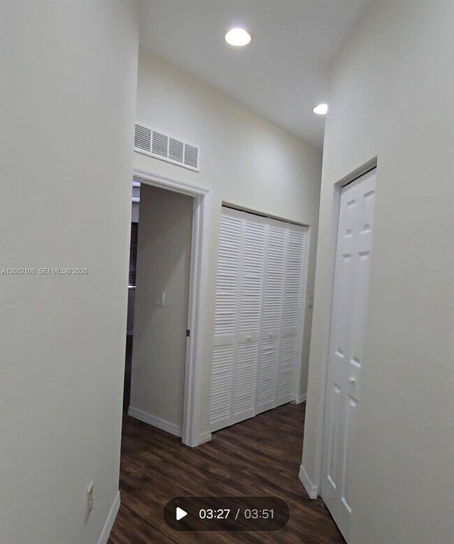 Building Photo - 4917 SW 141st Ave