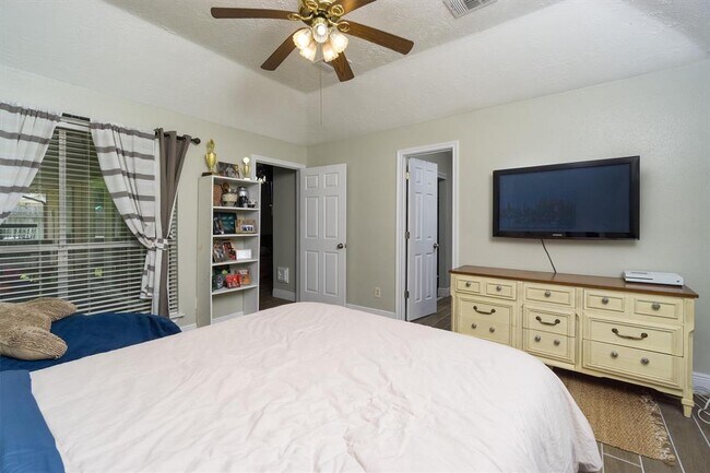 Building Photo - 2510 Park Meadows Ave