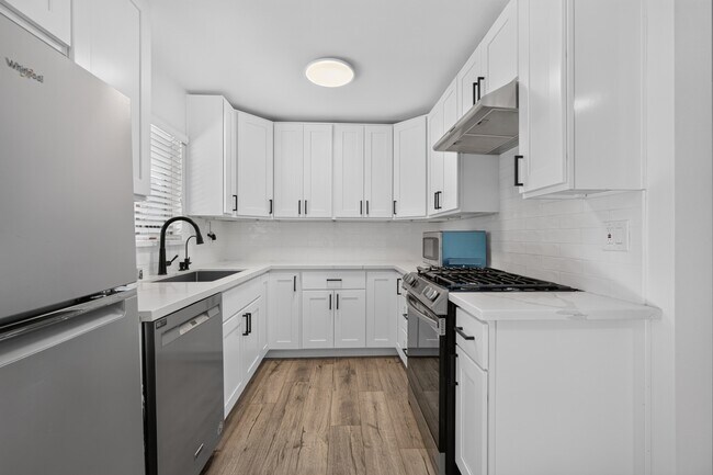 Building Photo - 2018 Redbush Terrace