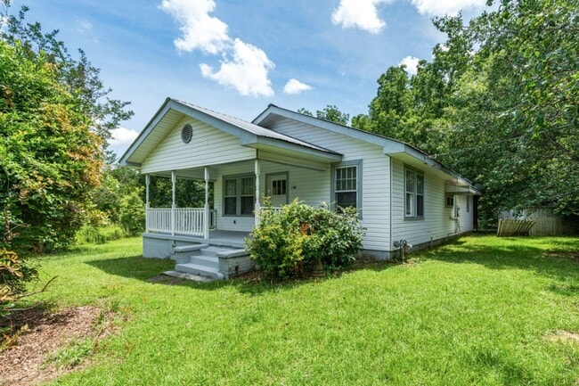 Building Photo - Spacious Hueytown Oasis – Country Feel, Ci...