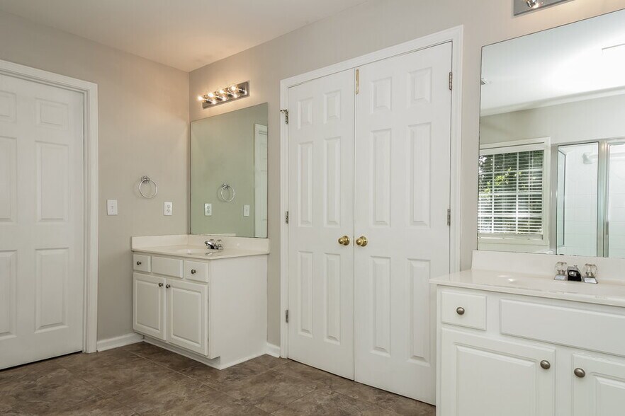 Building Photo - 1875 Eveningside Way NW