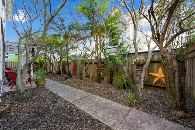 Building Photo - 1901 Spencer St