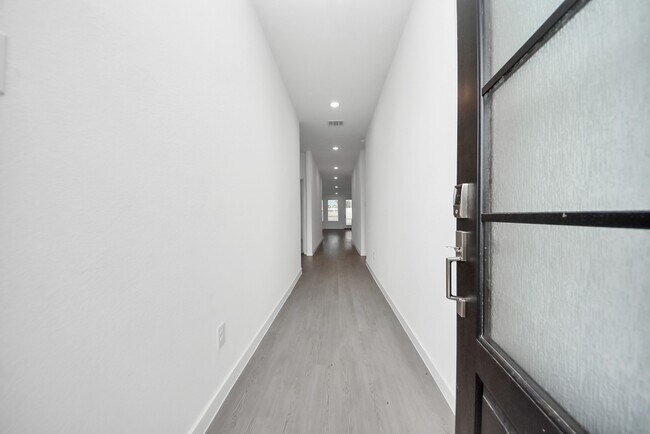 Building Photo - 31502 San Floro Dr