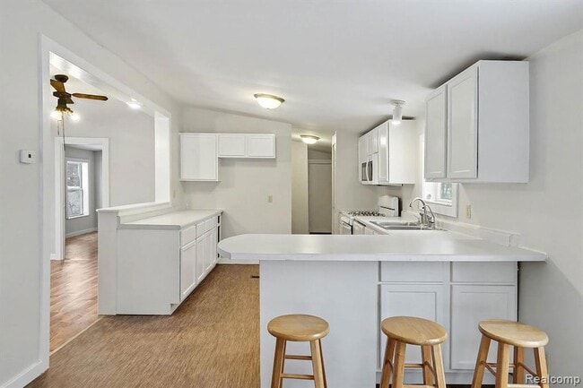 Building Photo - 1295 W Cook Rd