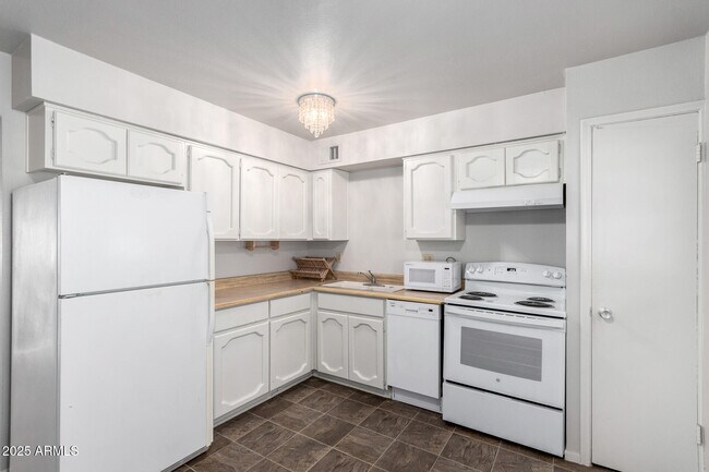 Building Photo - 3031 S Rural Rd