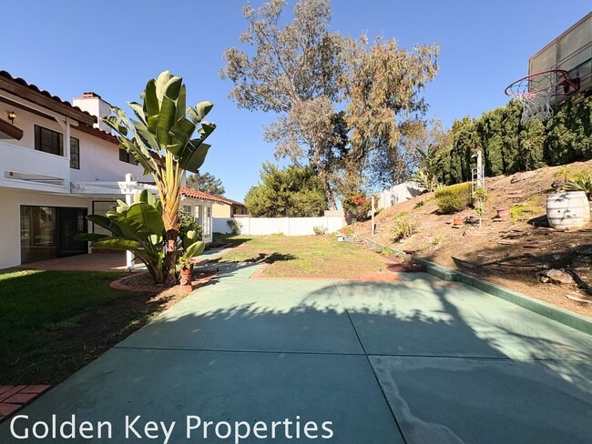 Building Photo - Welcome to this stunning 4-bedroom, 3-bathroom home located in the desirable La Costa neighborhoo...