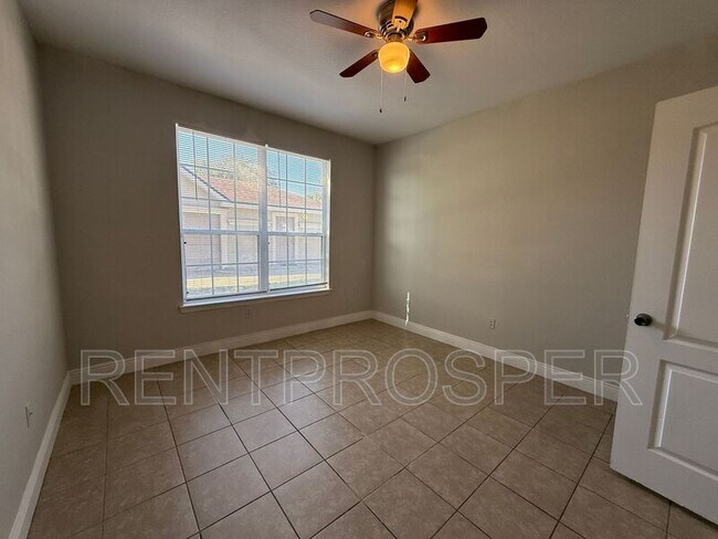 Building Photo - 3379 S Kirkman Rd