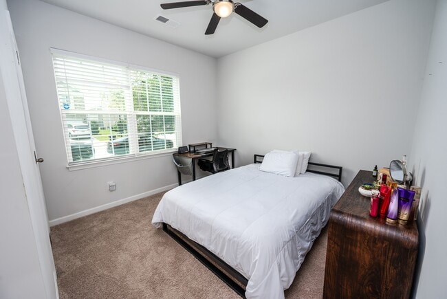 Building Photo - 417 Ginger Dr