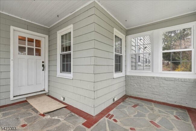 Building Photo - 81 Tooker Ave