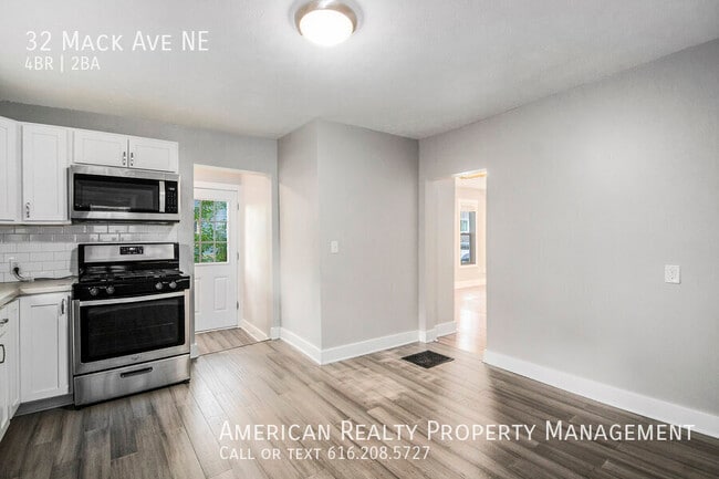 Building Photo - 32 Mack Ave NE