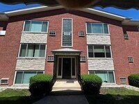Building Photo - 6788 N Sauganash Ave
