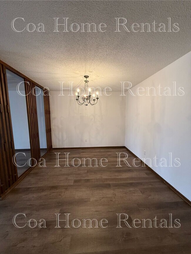 Building Photo - South East side Duplex