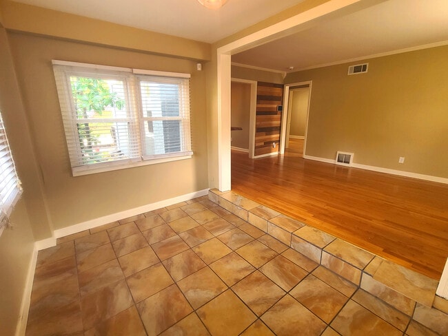 Building Photo - 8217 Belleview Ave