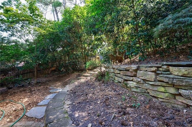 Building Photo - 2311 Pembrook Pl NE