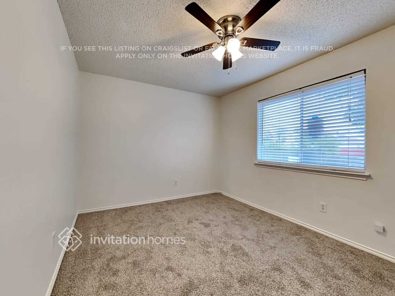 Building Photo - 2107 Camelot Dr
