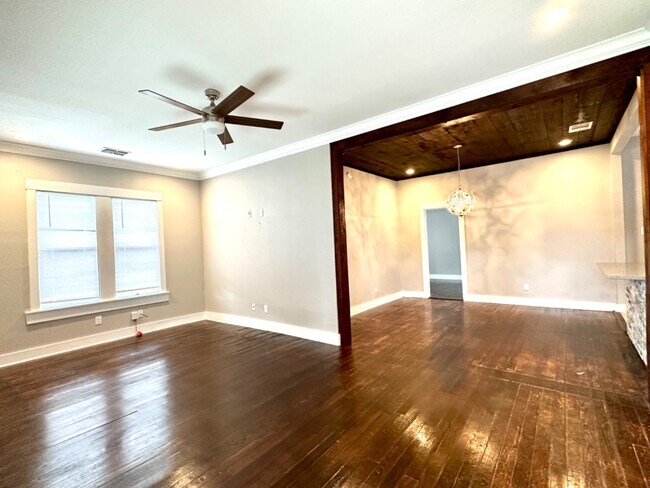 Building Photo - 1013 N Palmetto Ave