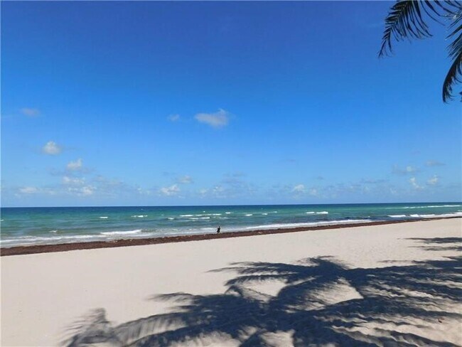 Building Photo - 3001 S Ocean Dr
