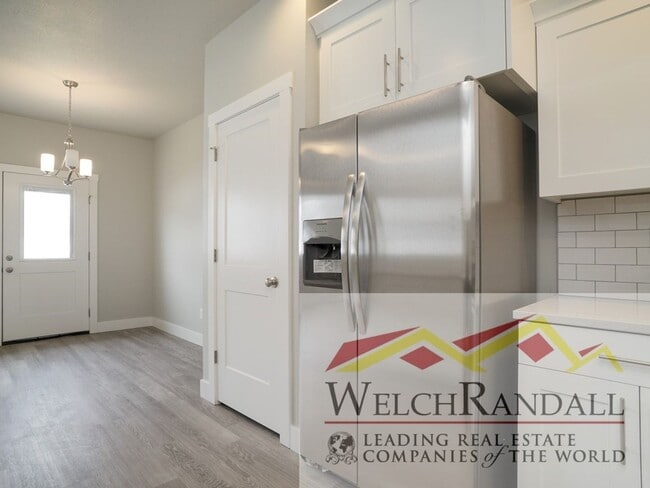Building Photo - 3 Bed 2.5 Bath Beautiful Townhome in West ...