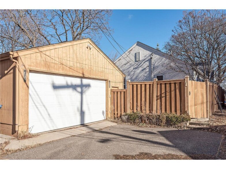 Building Photo - 4329 N Thomas Ave