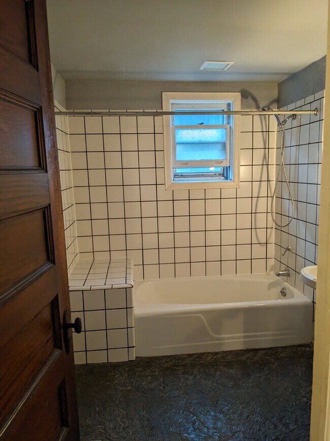 Building Photo - 299 Richmond Ave