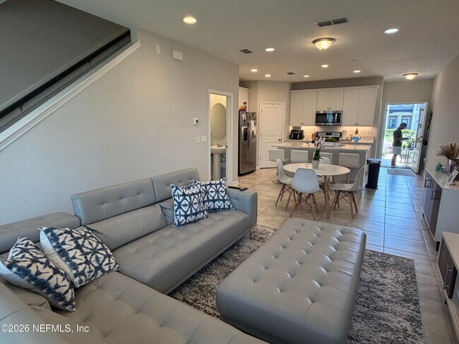Building Photo - 24 Fieldfare Ln