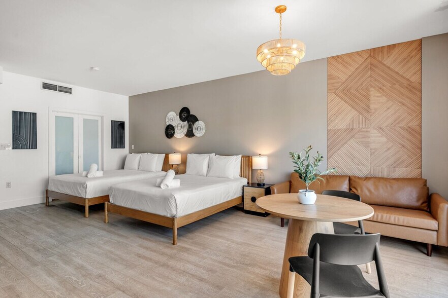 Building Photo - 1052 Ocean Dr