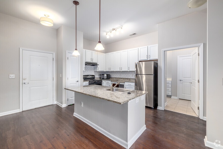 2BR, 2BA - 1,143SF - Kitchen - Park at Drexel