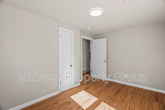 Building Photo - 161 Anistasia Dr