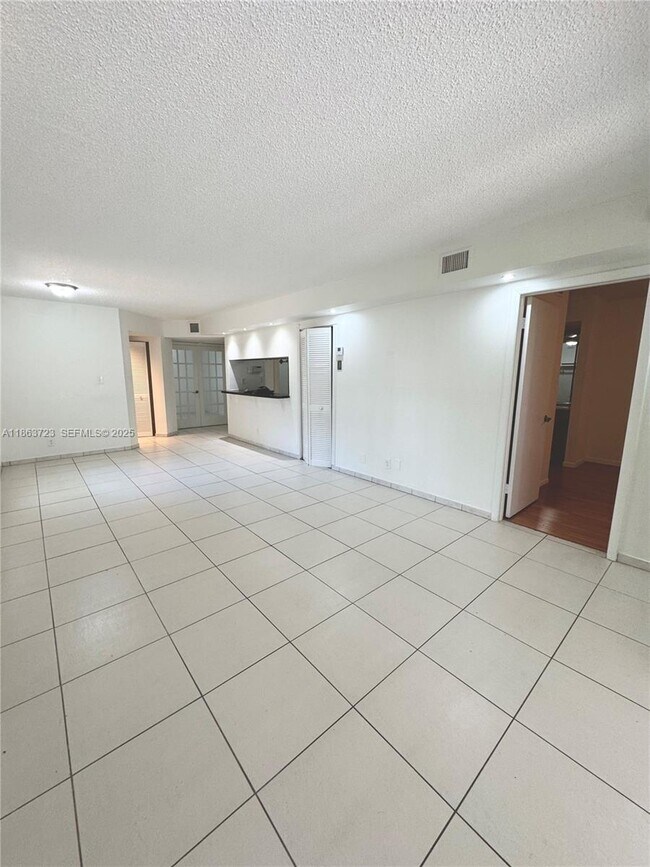 Building Photo - 9500 SW 140th Ct