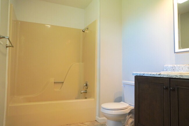 Building Photo - Adorable 3-Bed, 2-Bath Home with 2-Car Garage in Prime Location!