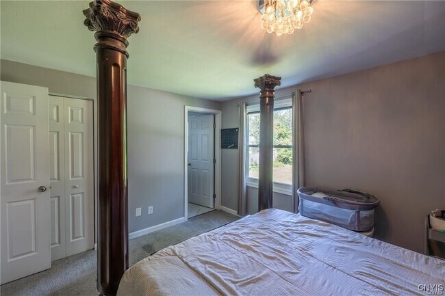 Building Photo - 9 Tree Line Dr