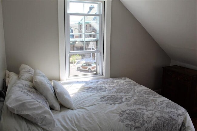 Building Photo - 283 Spring St