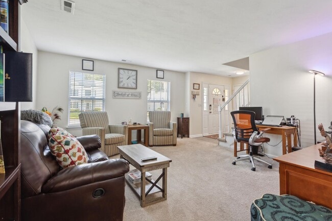 Building Photo - Spacious 4 BDRM 2.5 BA