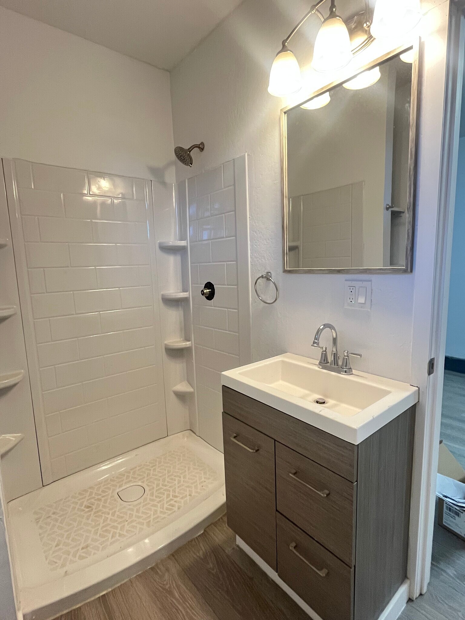 Building Photo - 700 W Ruby Ave