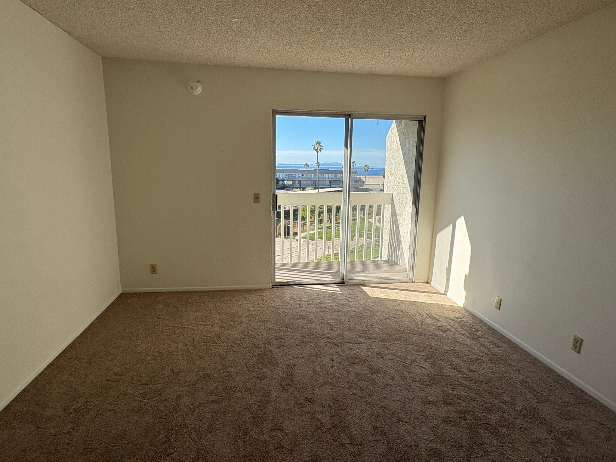 Building Photo - 263 S Ventura Rd