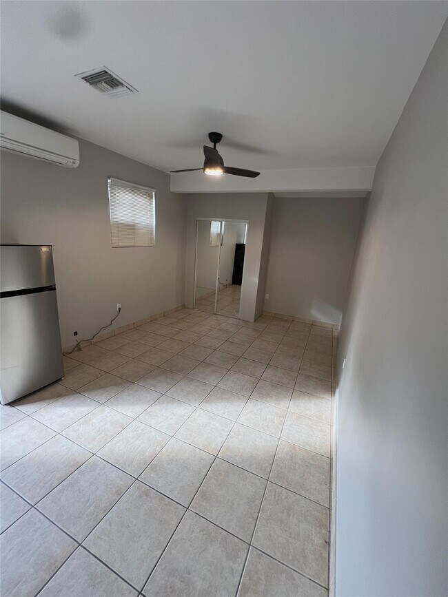 Building Photo - 2726 Adams St