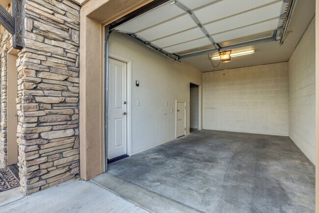 Building Photo - 221 Spring St