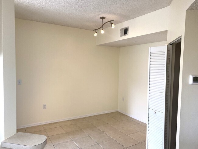 Building Photo - 5551 Bentgrass Dr