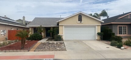 Building Photo - Beautiful Large Open Home in Hemet