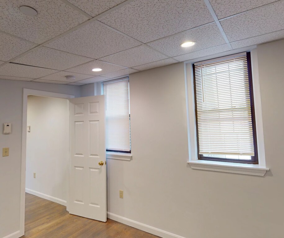 Building Photo - 73 Park Dr