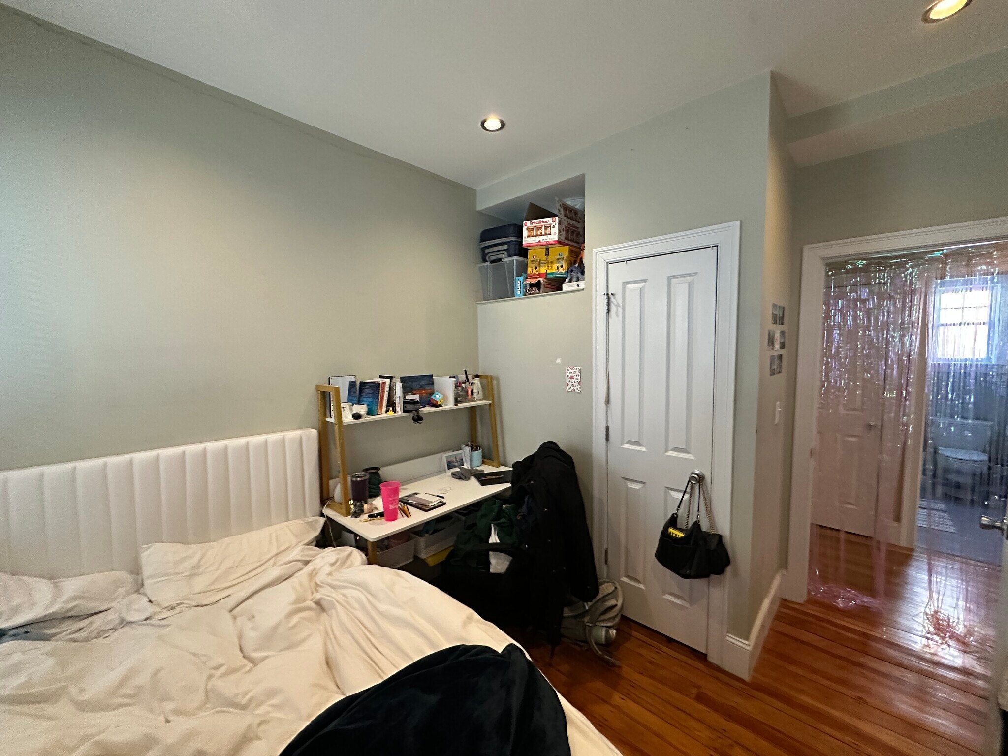 Building Photo - 148 Hillside St