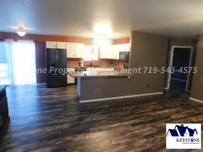 Building Photo - Pueblo West Rancher with Beautiful Views! ...