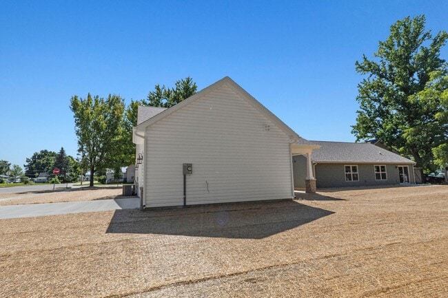 Building Photo - Newly Built 3 Bedroom House w Garage
