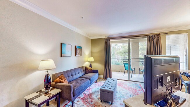 Building Photo - "Chic Las Vegas Condo Oasis: 1-Bedroom Gem...