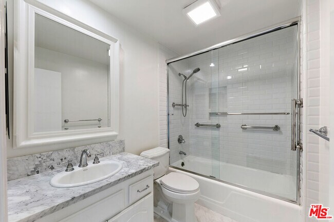 Building Photo - 214 N Crescent Dr