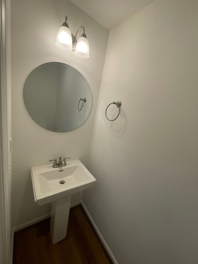 Building Photo - 350 Pinewood Cir