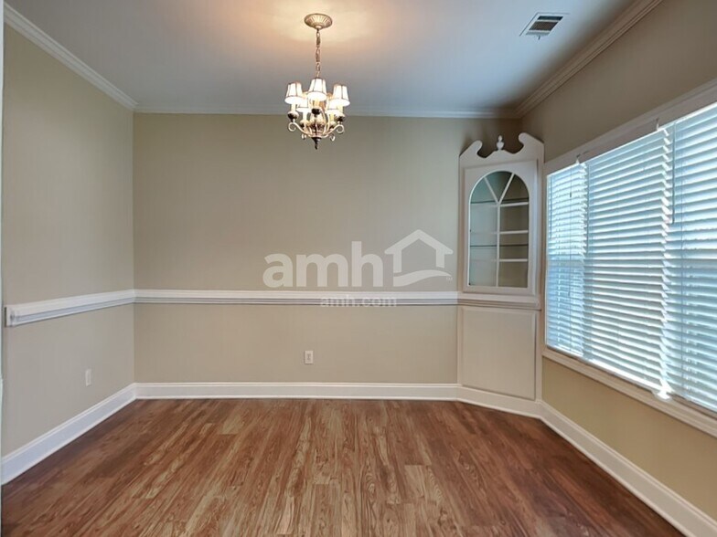 Building Photo - 712 Gatwick Ct