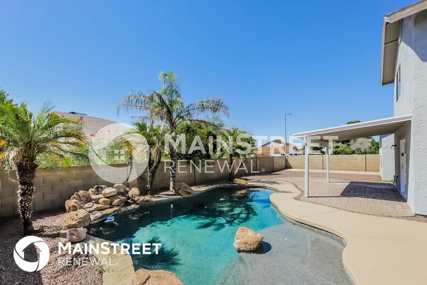 Building Photo - 7297 W Shaw Butte Dr