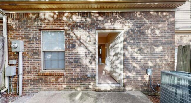 Building Photo - 1106 Oatlands Park