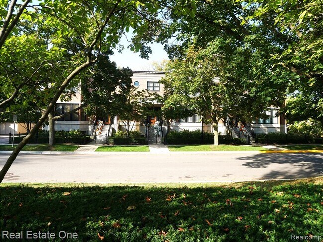 Building Photo - 444 Chester St